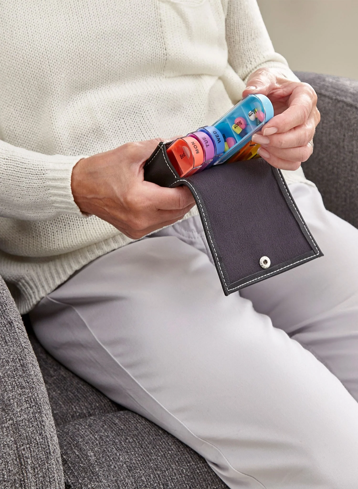 7 Day Colourful Pill Pouch - Image 10