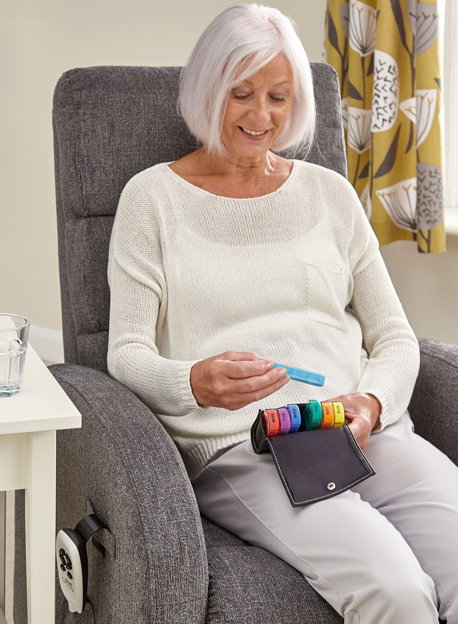 7 Day Colourful Pill Pouch - Image 3