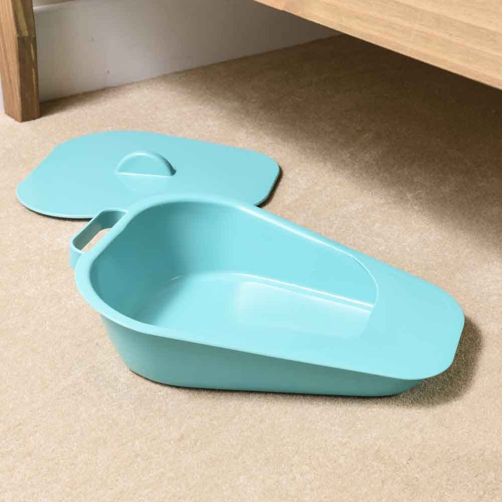 NRS Selina Slipper Bed Pan with Lid - Image 3