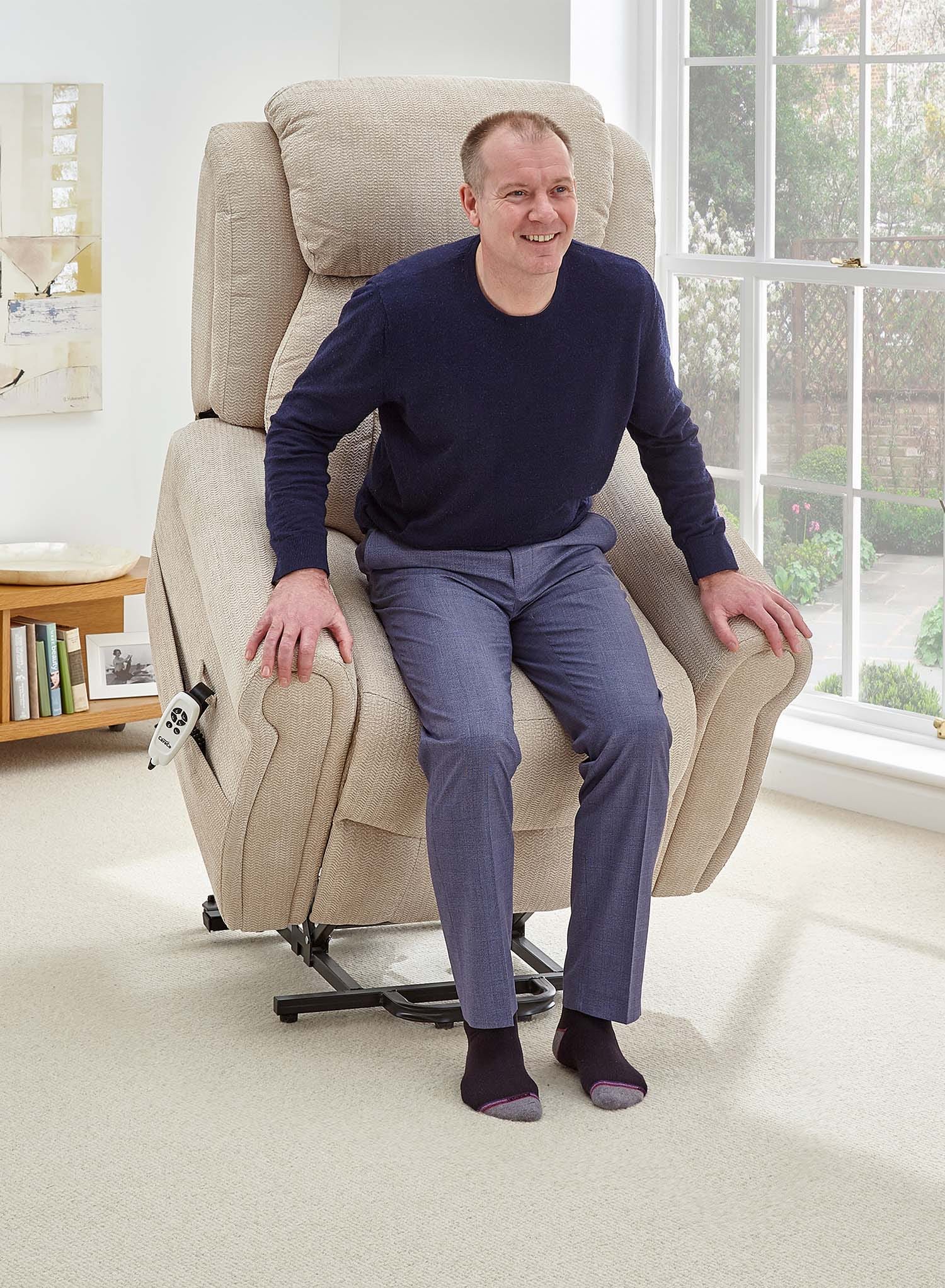 Cromwell with Heat & Massage Riser Recliner - Image 11
