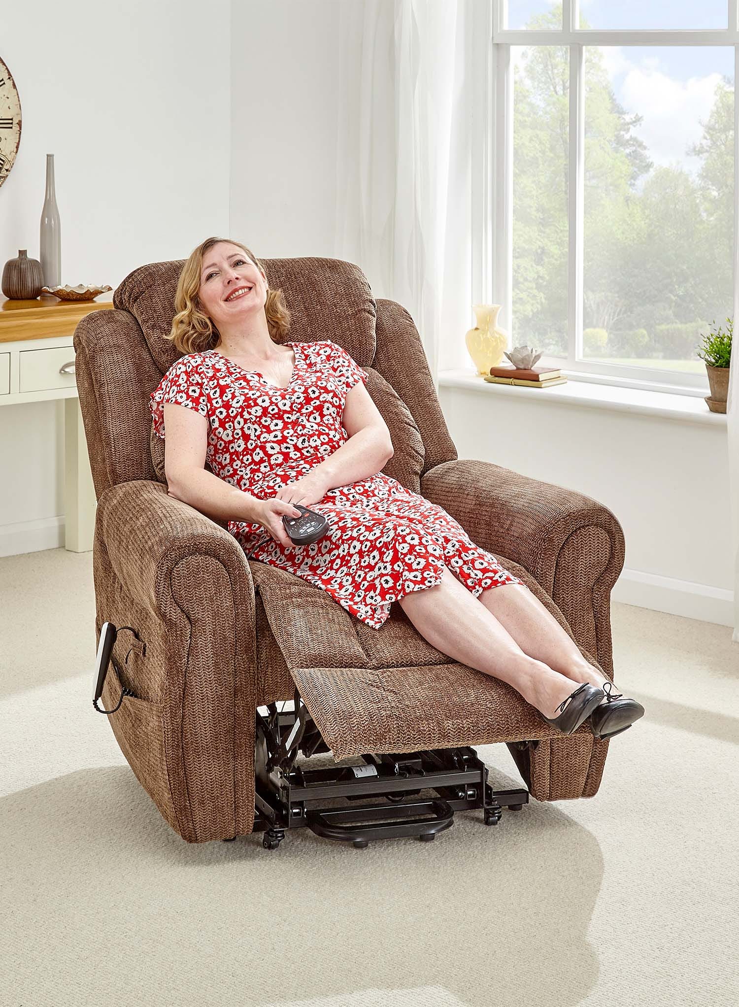 Cromwell with Heat & Massage Riser Recliner - Image 2