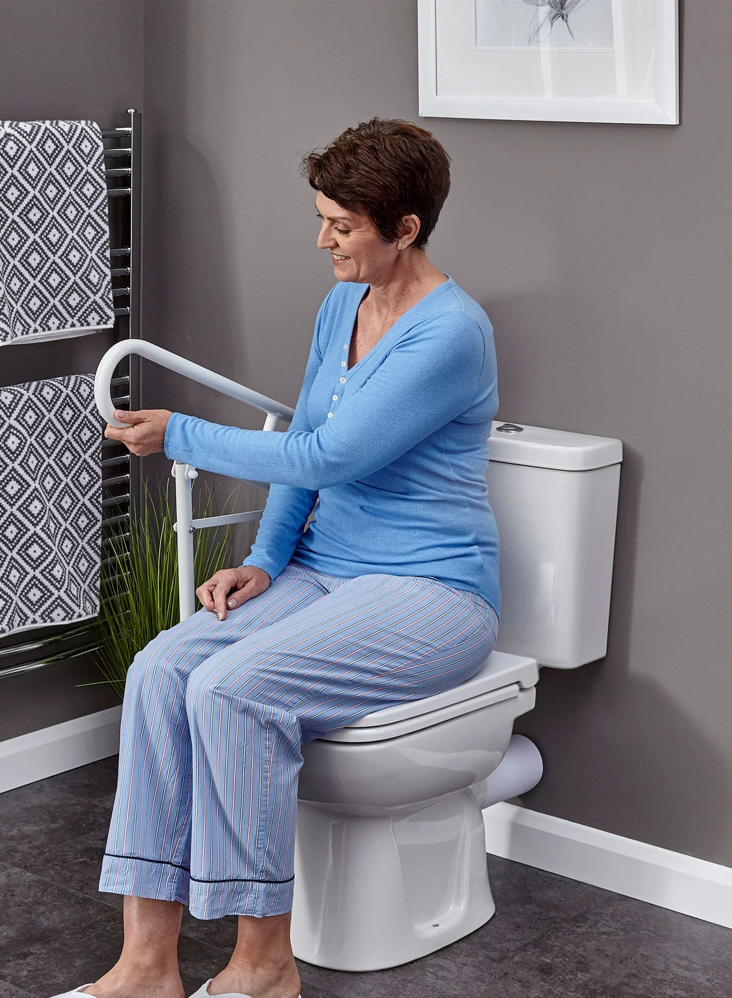 Cubix Support Rail with Leg - Image 10