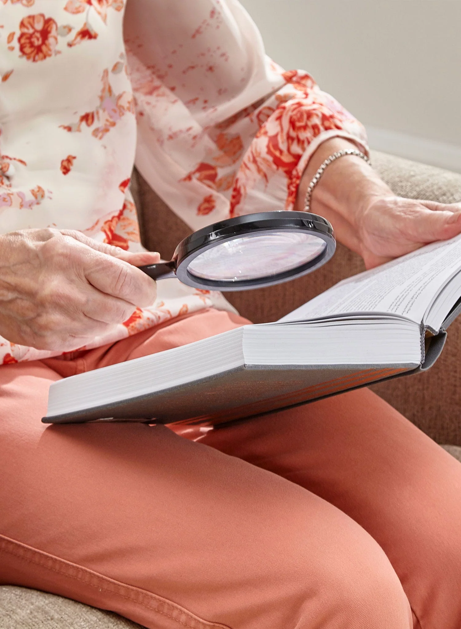 Easi Vision Handheld Magnifier - Image 3