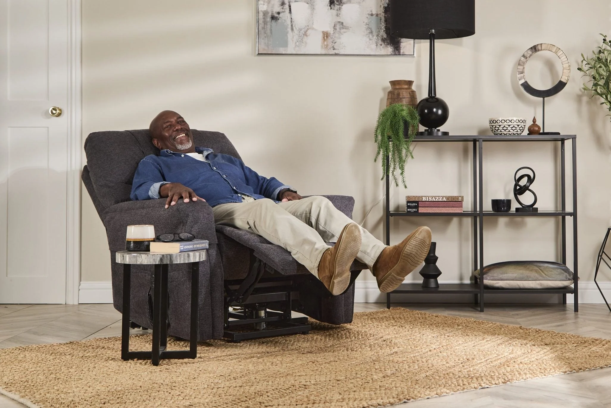 Hamdon Classic Riser Recliner Chair - Image 21