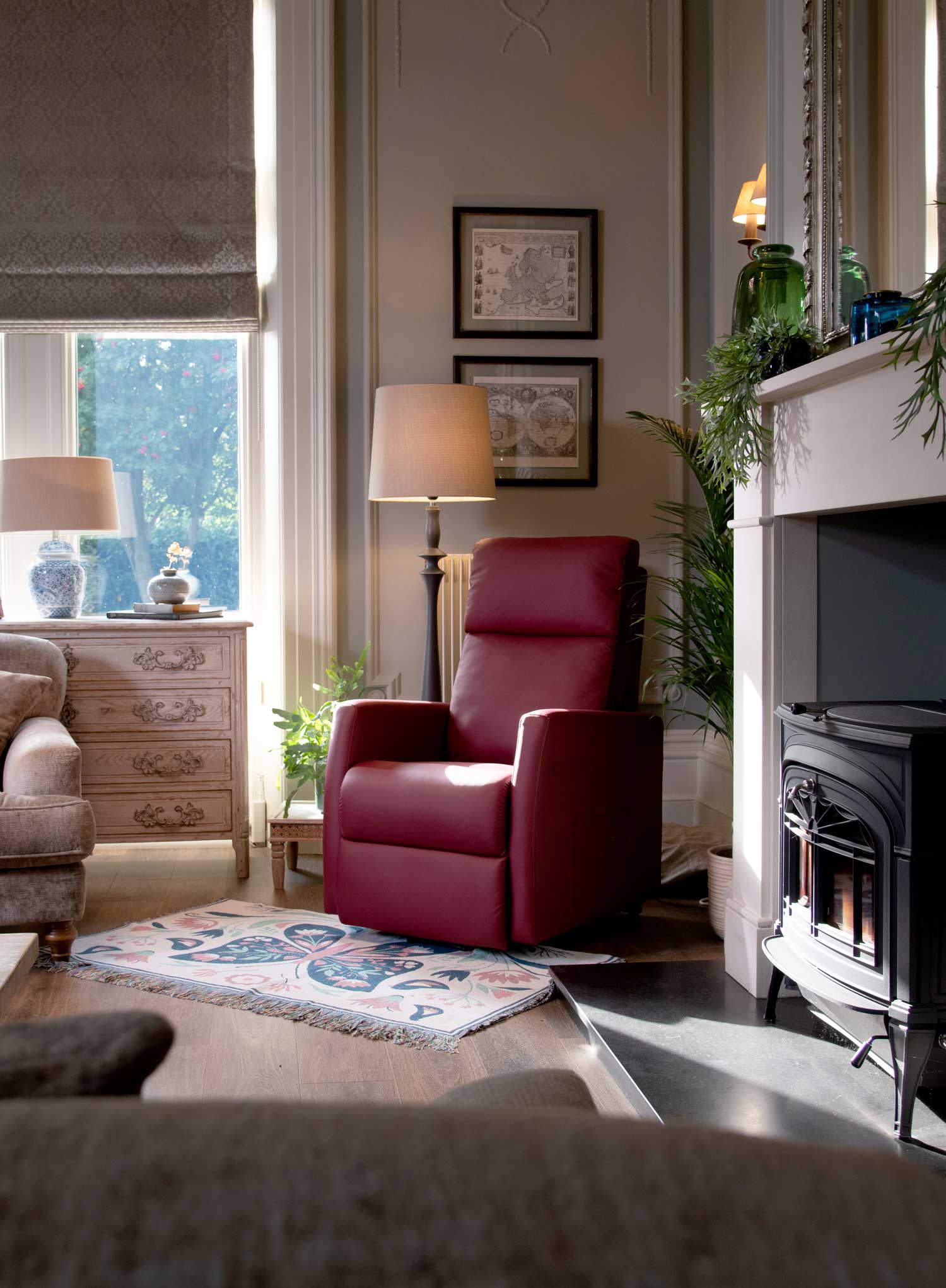 Heritage Riser Recliner - Image 10