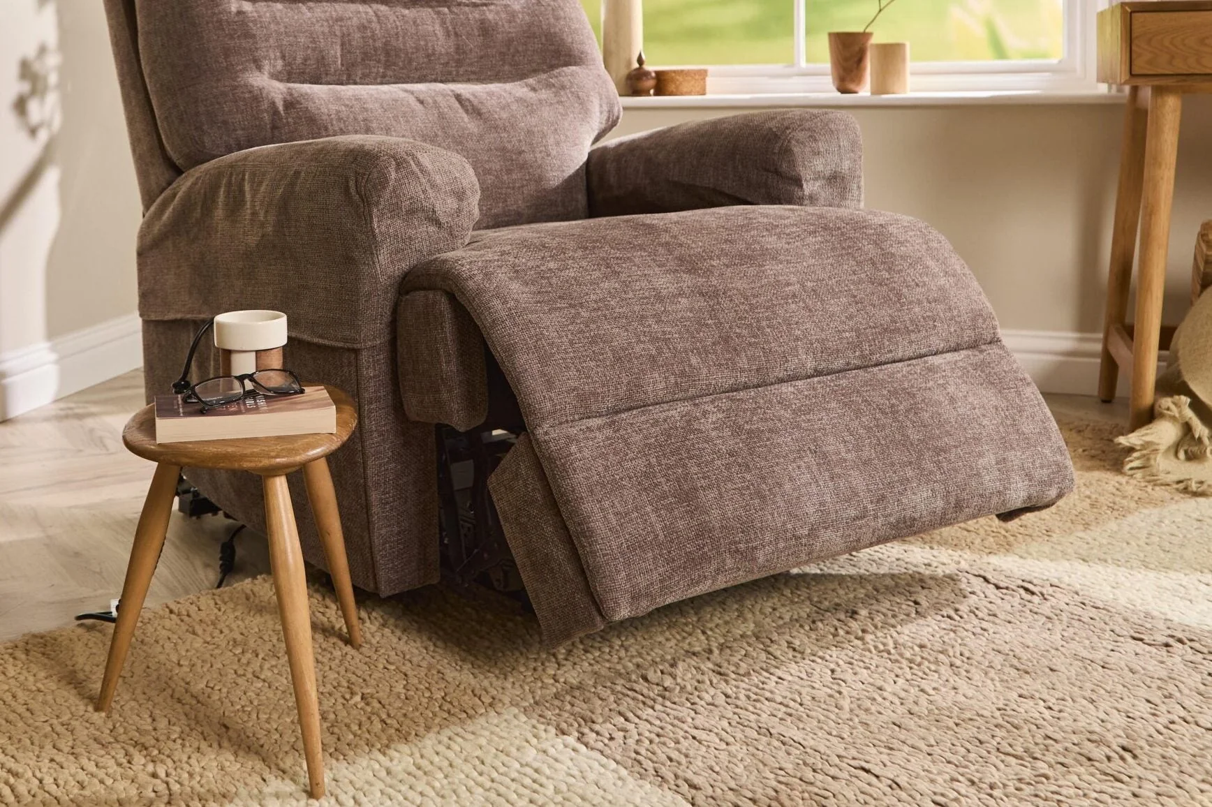 Lawson Riser Recliner Chair - Image 22