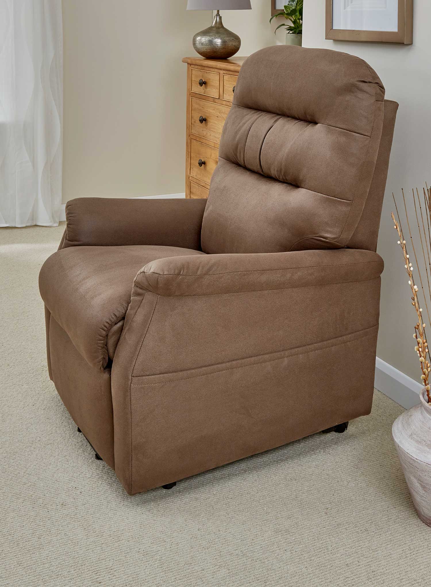 Linea Luxury Wall Hugger Riser Recliner - Image 2