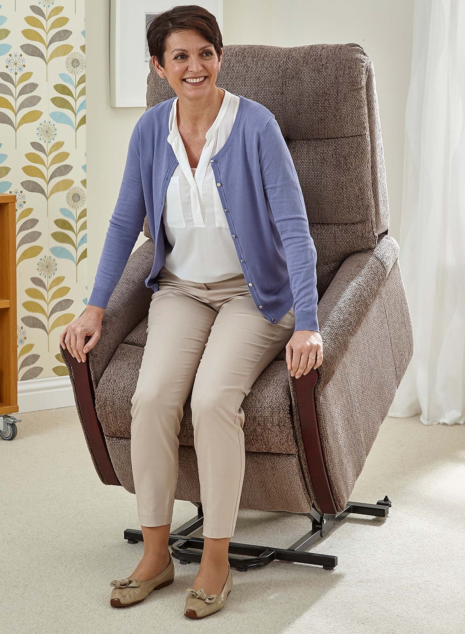 MaxiComfort Classic Riser Recliner - Image 12