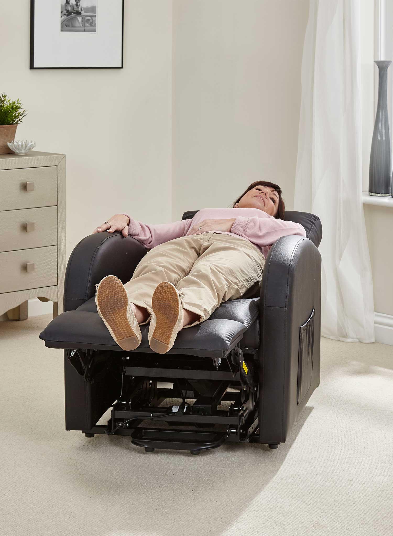 MaxiComfort Opal Riser Recliner - Image 10