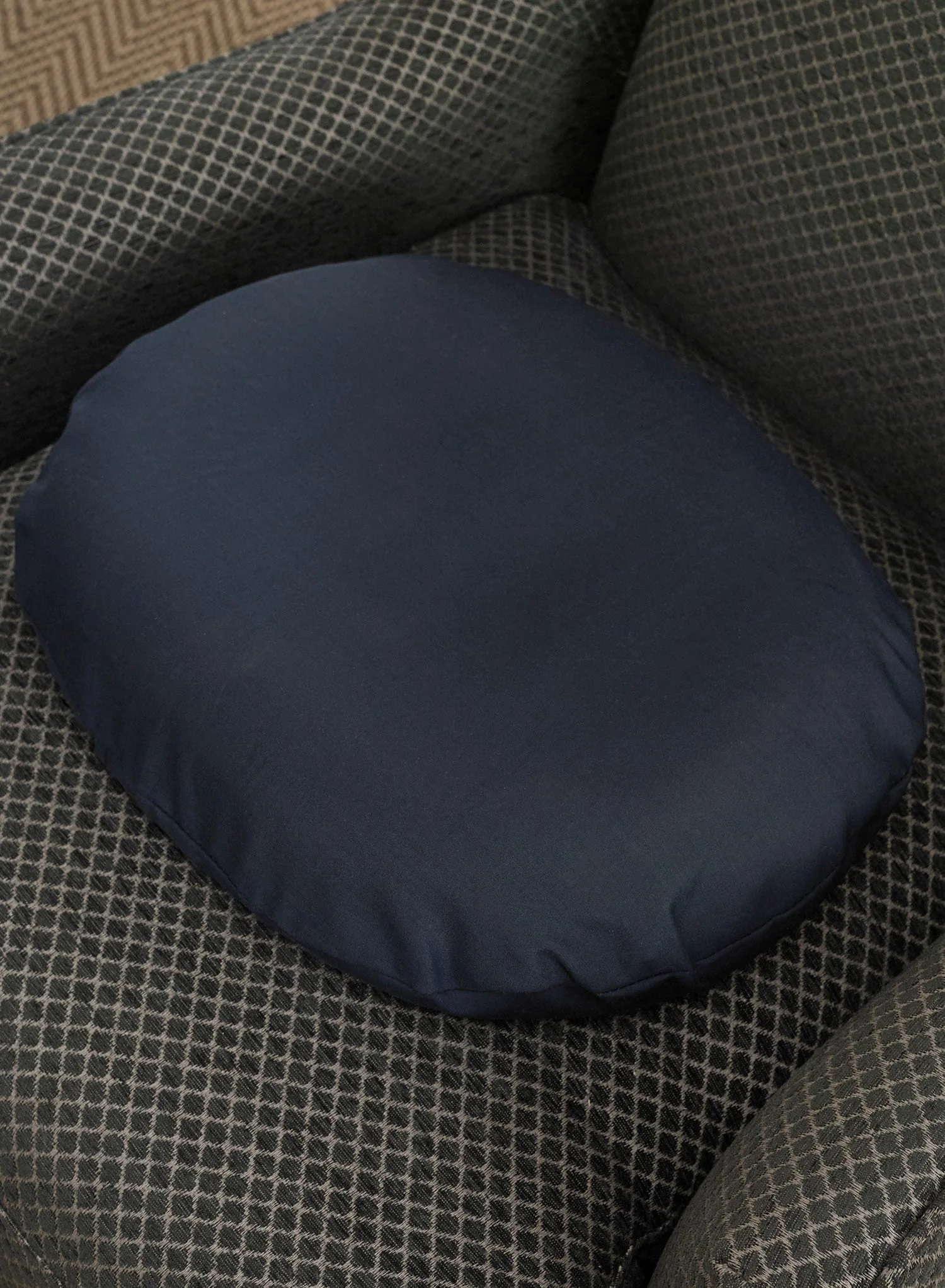 Memory Foam Ring Cushion with Cover - Image 3