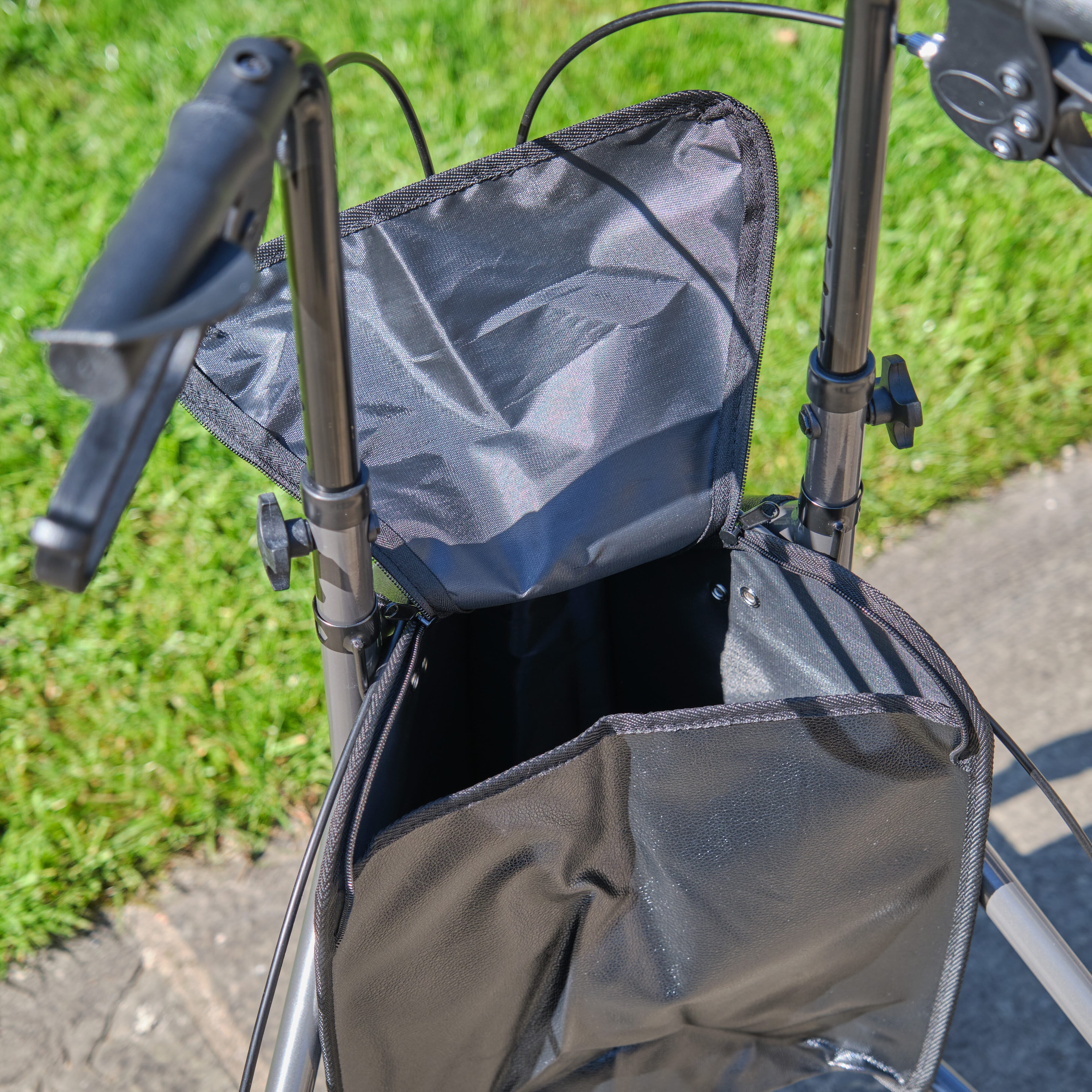 NRS 3 Wheel Aluminium Rollator - Image 3