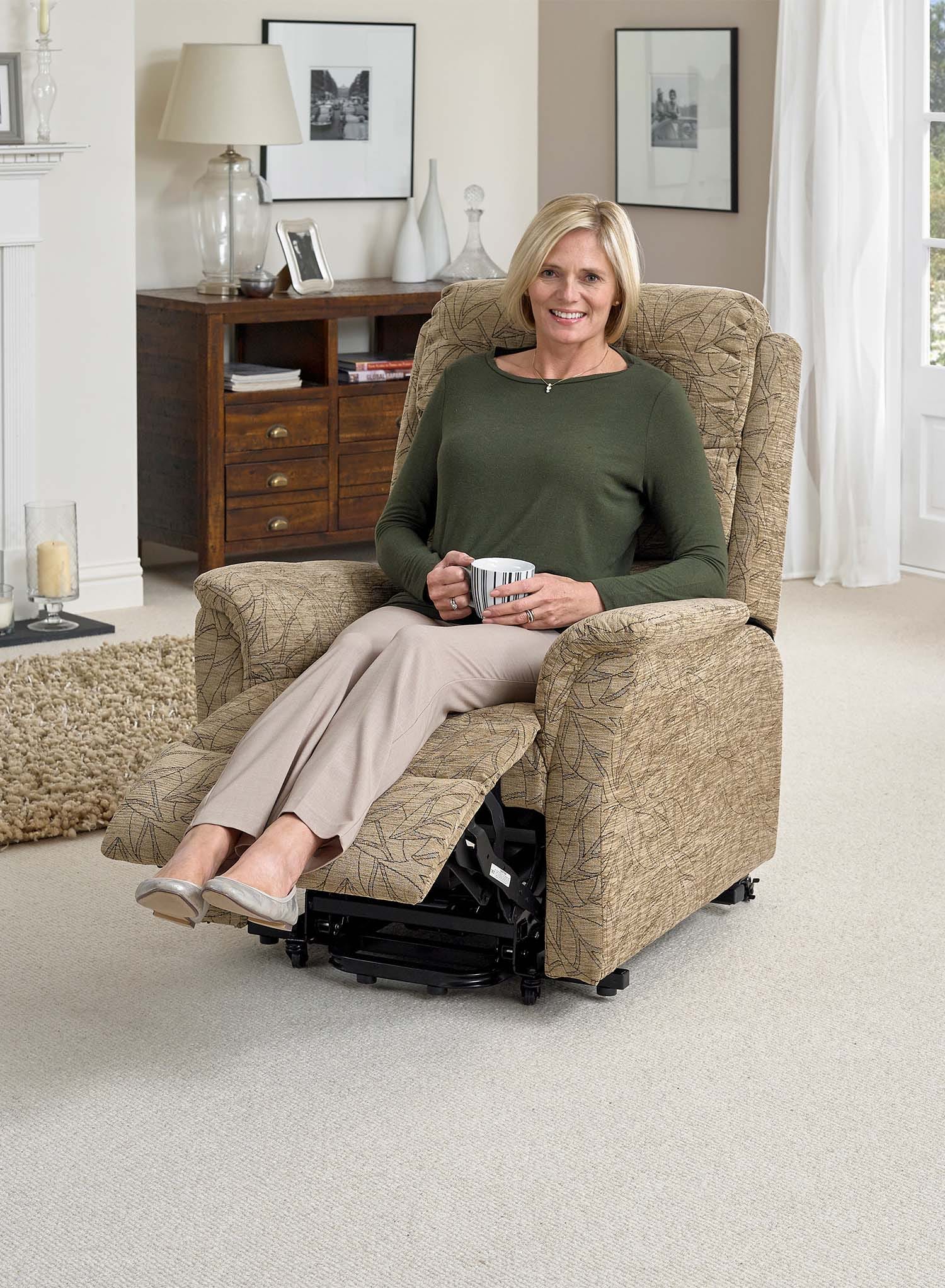Oslo Petite Riser Recliner - Image 11
