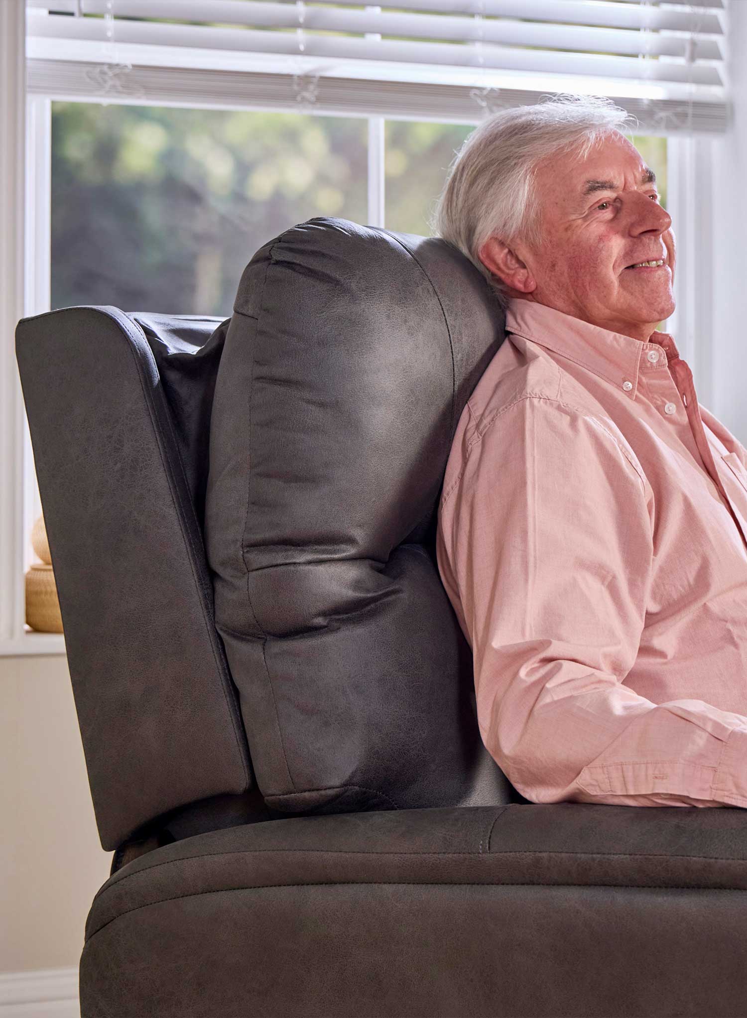 Quattro Deluxe Riser Recliner - Image 13