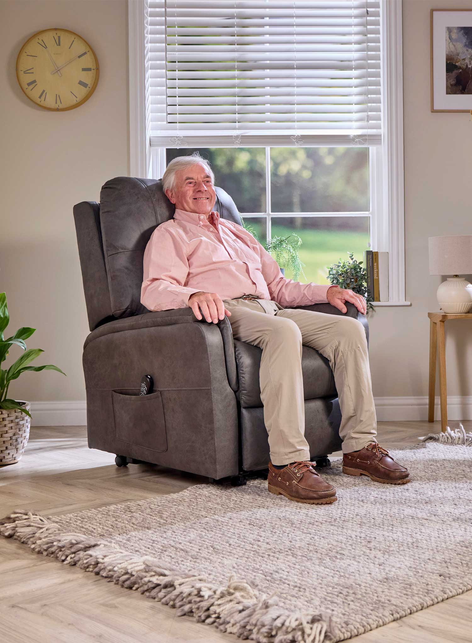 Quattro Deluxe Riser Recliner - Image 2
