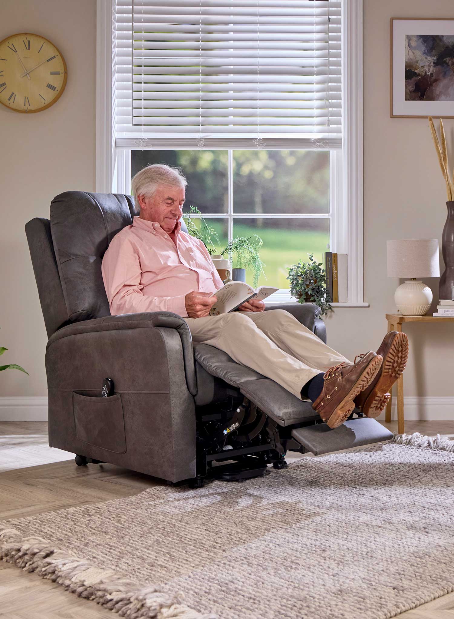 Quattro Deluxe Riser Recliner - Image 3