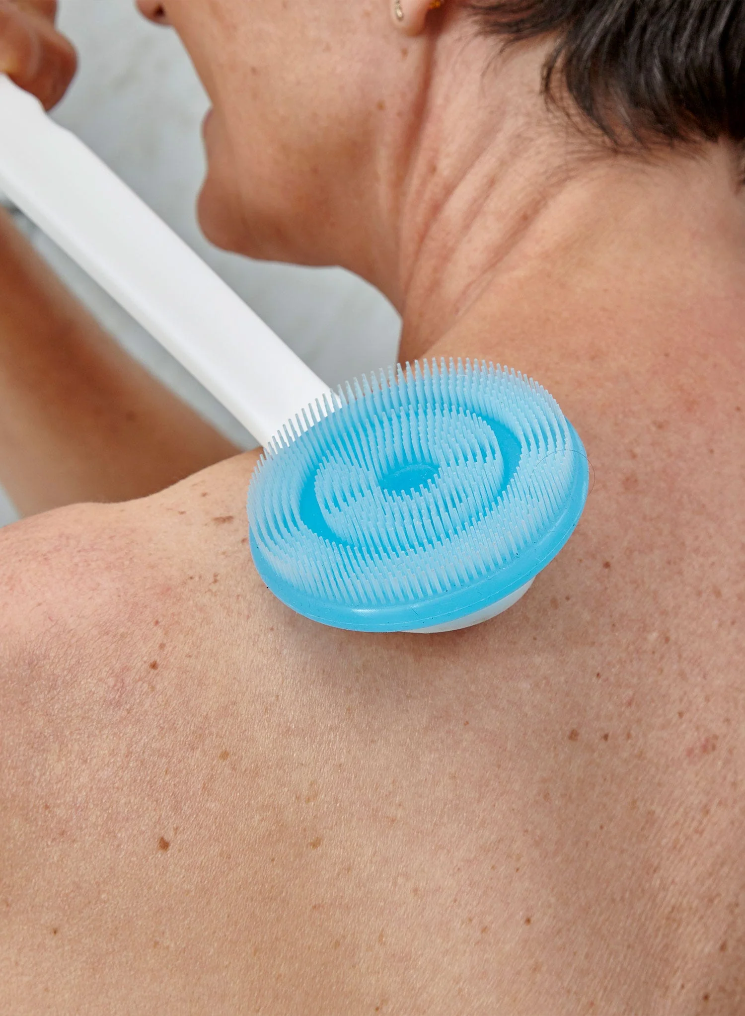 Revolve Long Handle Rotating Bath Brush - Image 3