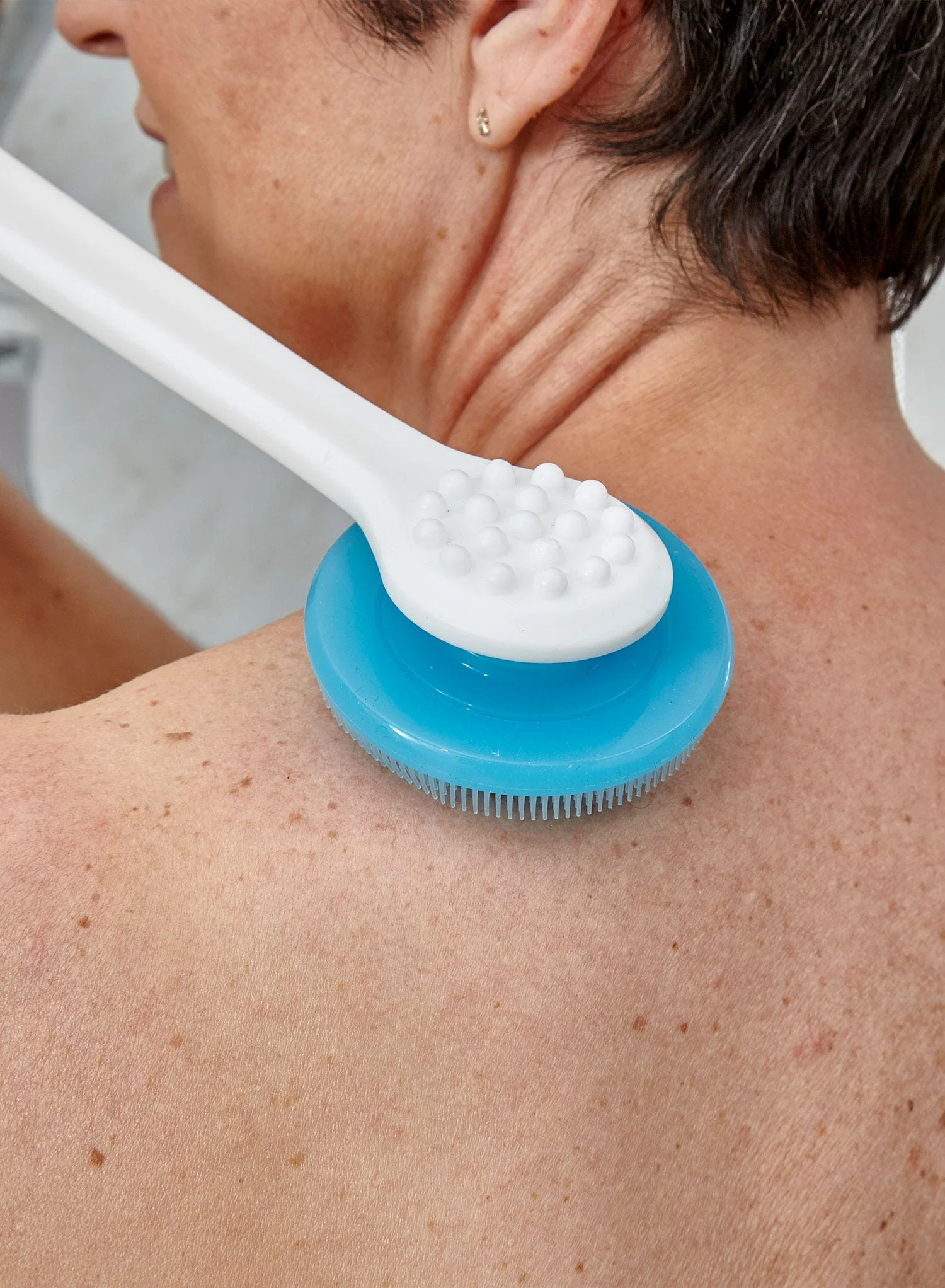 Revolve Long Handle Rotating Bath Brush - Image 4