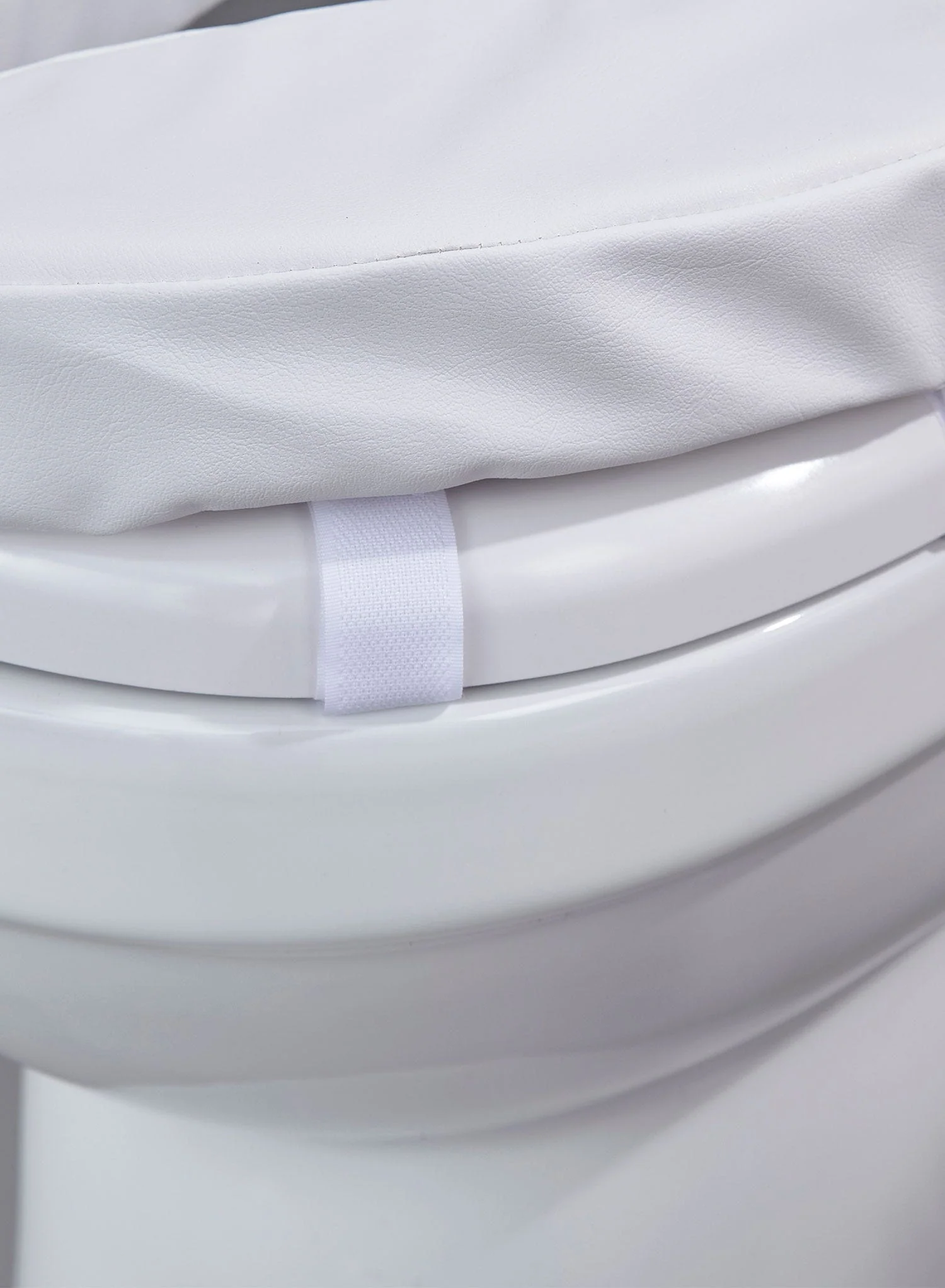 Riviera Padded Toilet Seat - Image 4