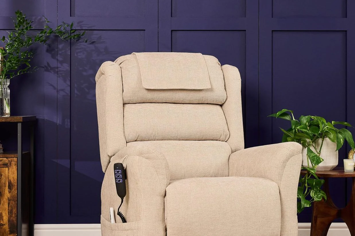 Sanford Classic Riser Recliner Chair - Image 16