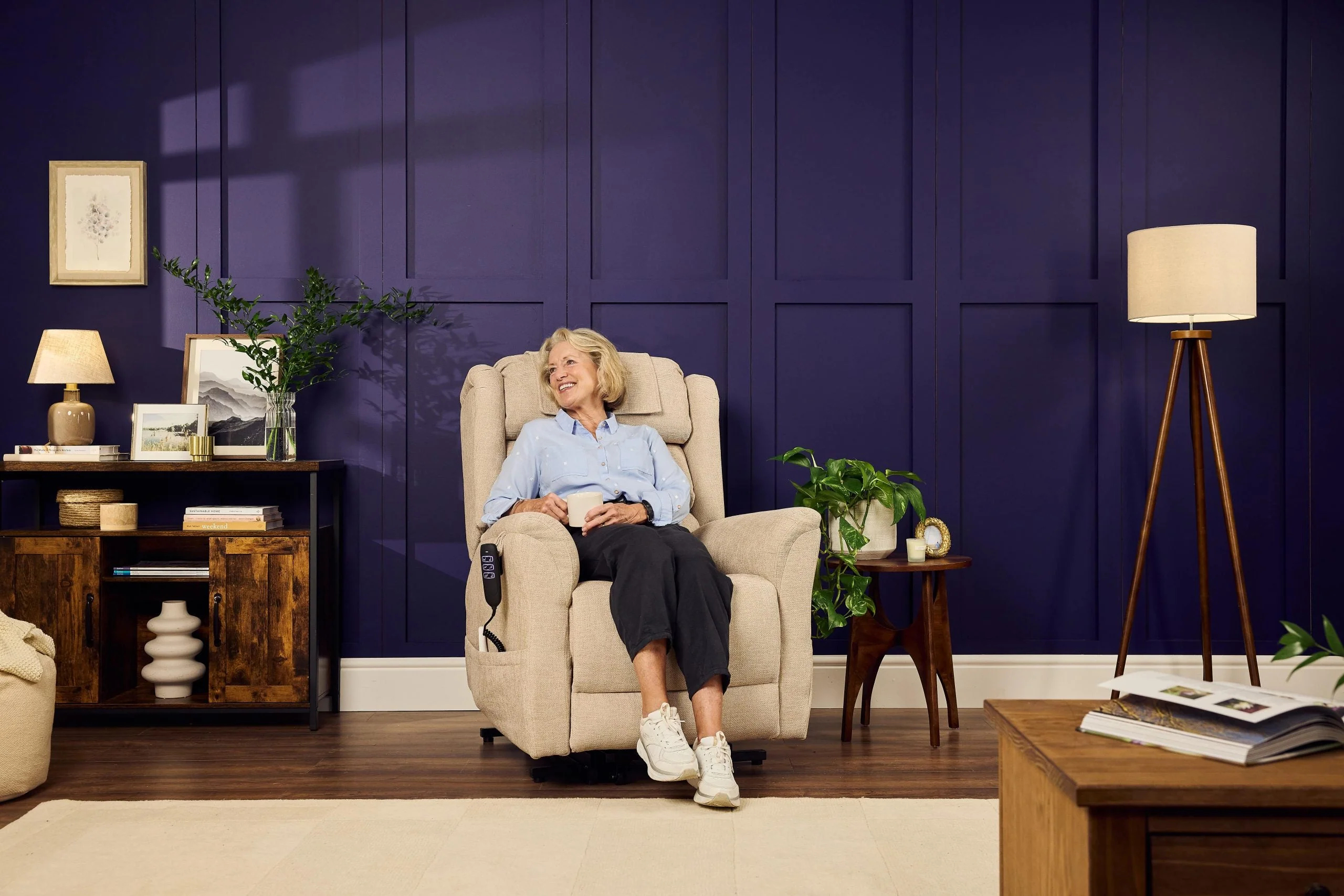 Sanford Wall Hugger Riser Recliner Chair - Image 12