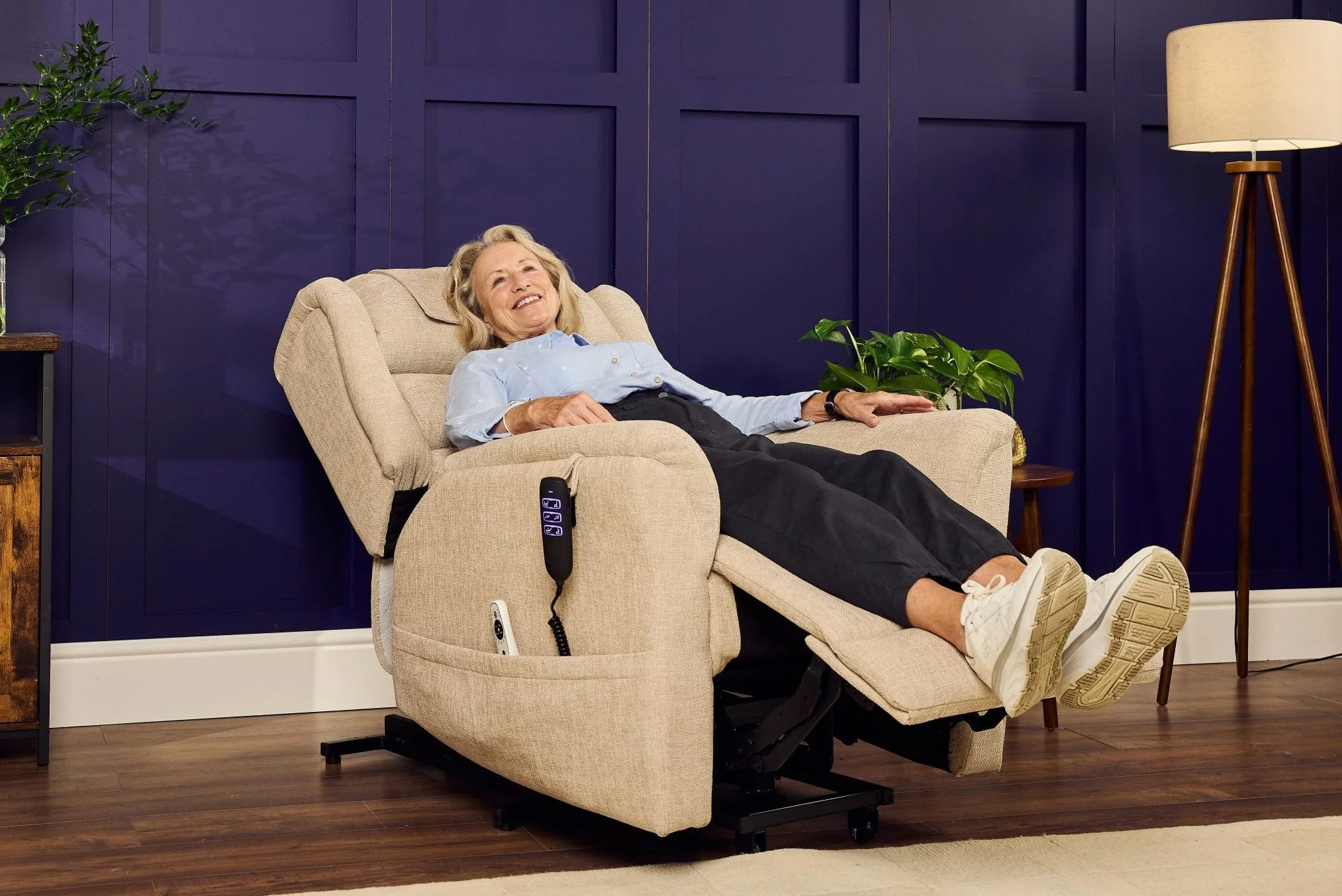 Sanford Wall Hugger Riser Recliner Chair - Image 13