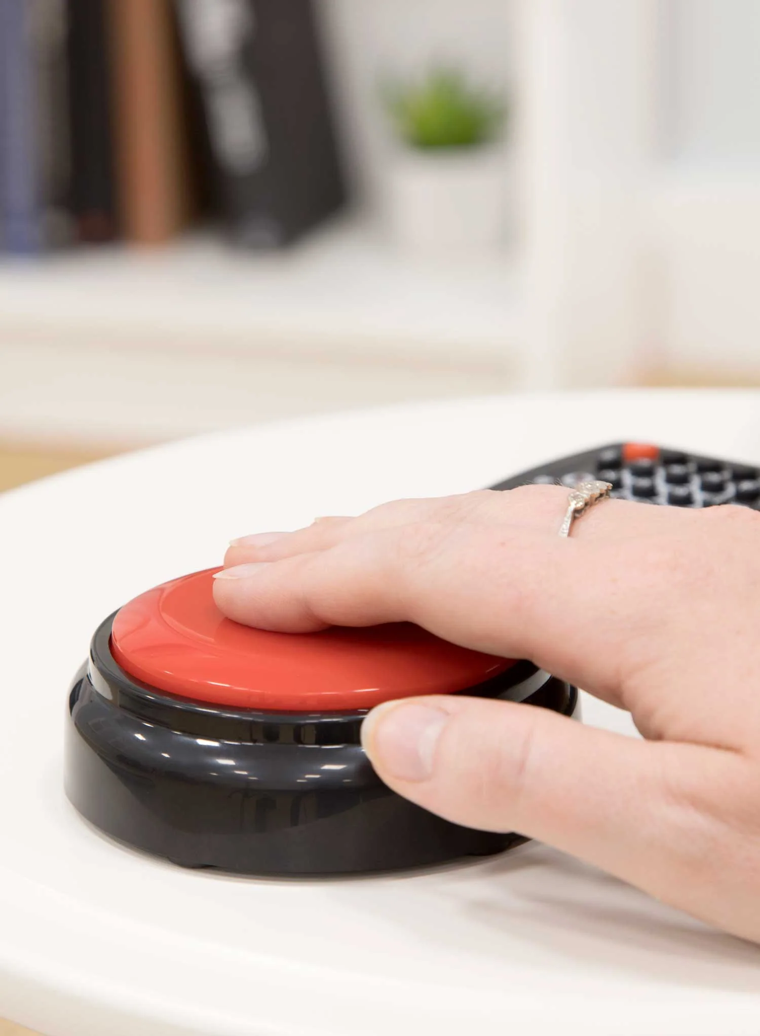 Talking Button Clock - Red - Image 4