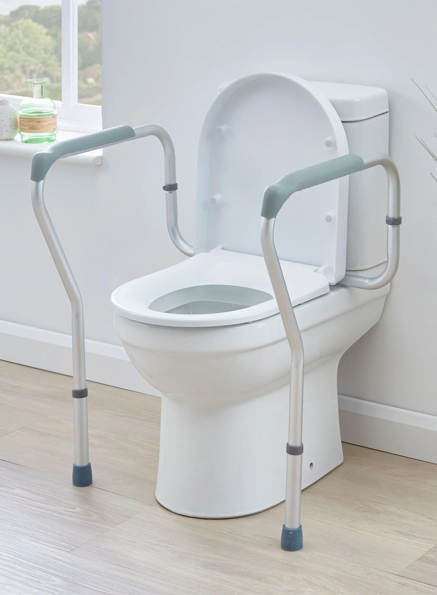 Toilet Surround - Image 3