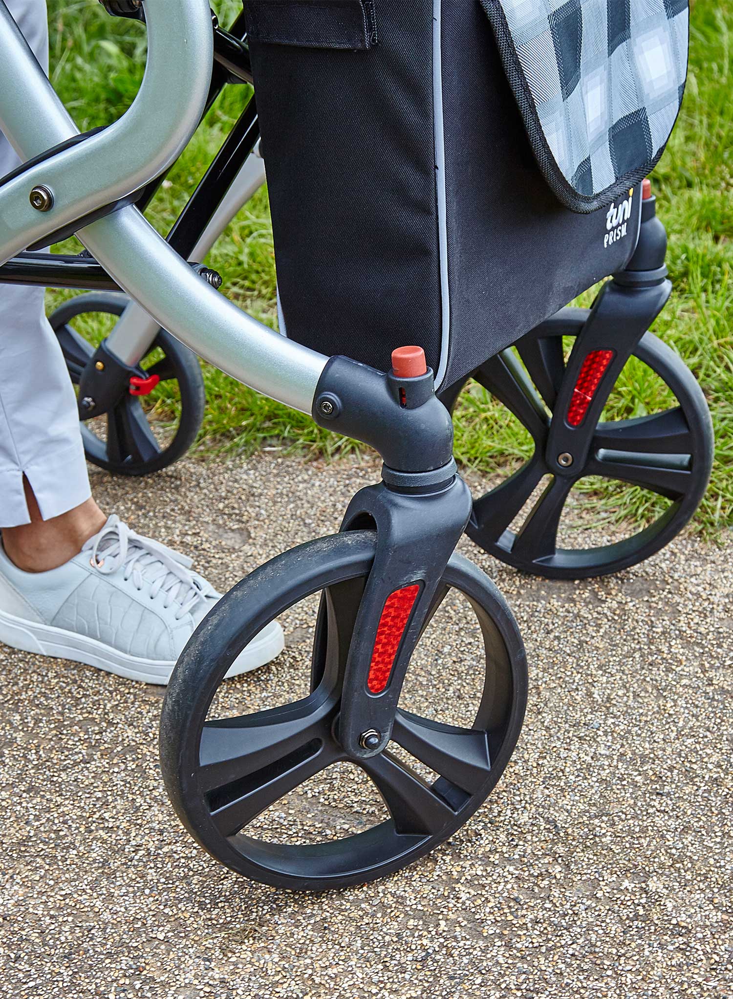 Tuni Prism Outdoor Rollator - Image 17