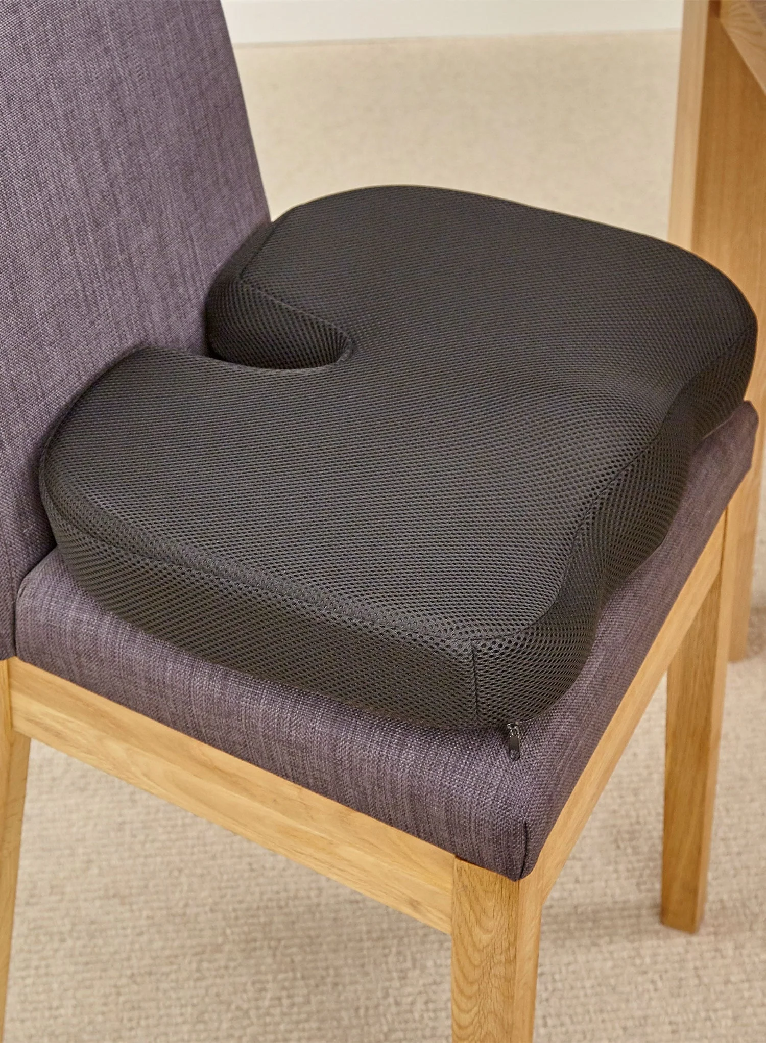 U-Comfort Orthopaedic Coccyx Cushion - Image 11