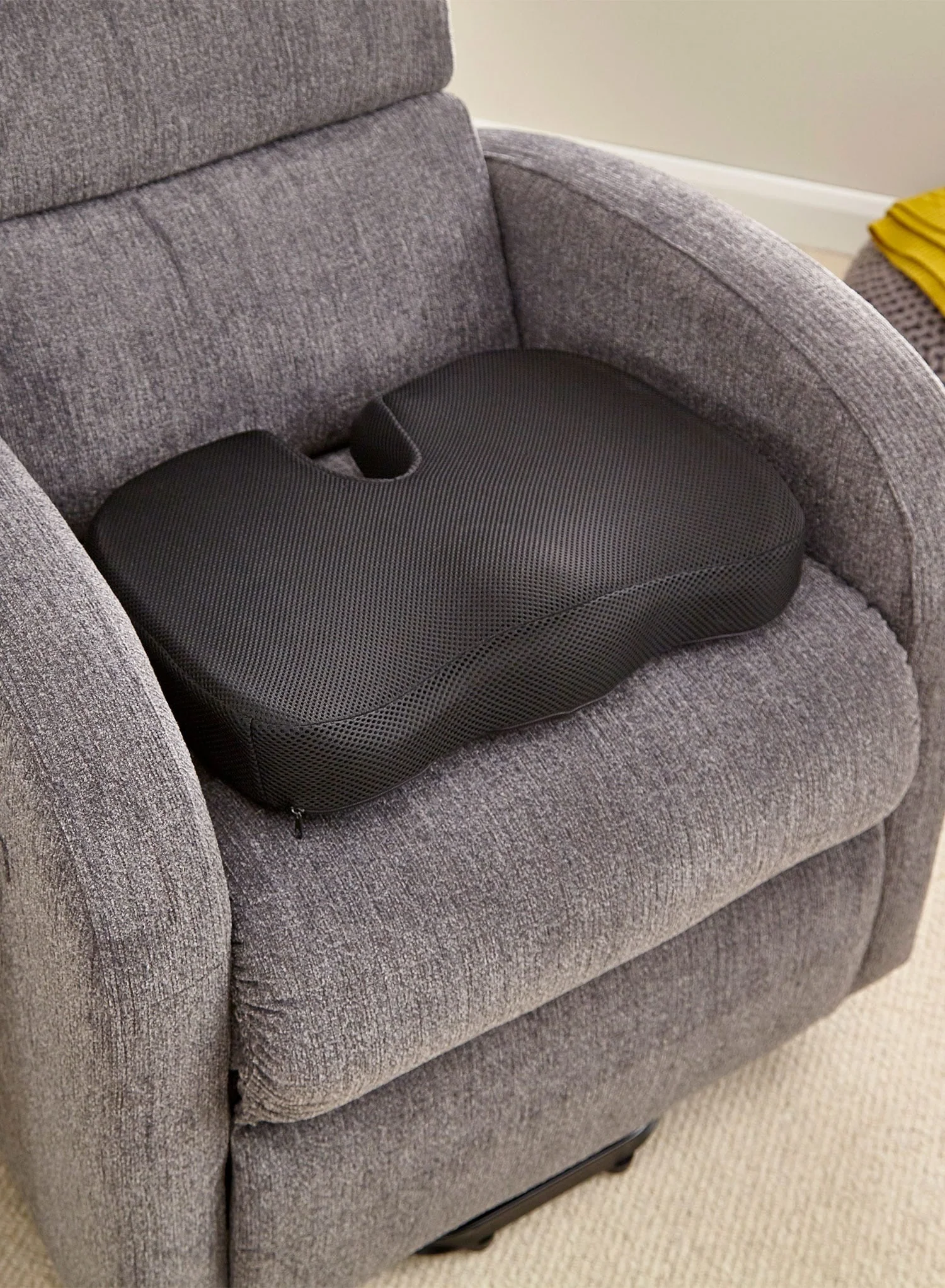 U-Comfort Orthopaedic Coccyx Cushion - Image 4