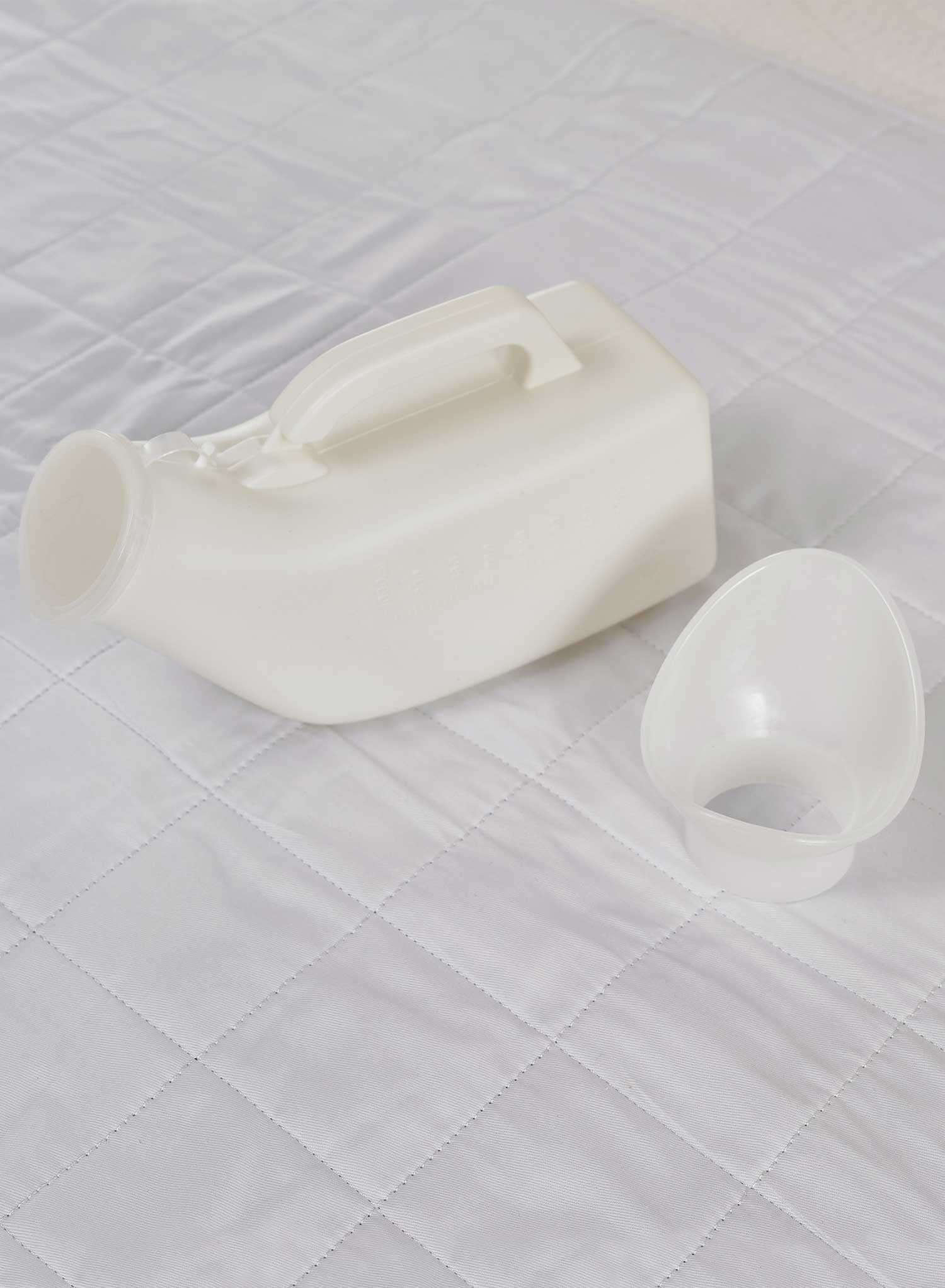 Unisex Urinal with Lid - Image 3